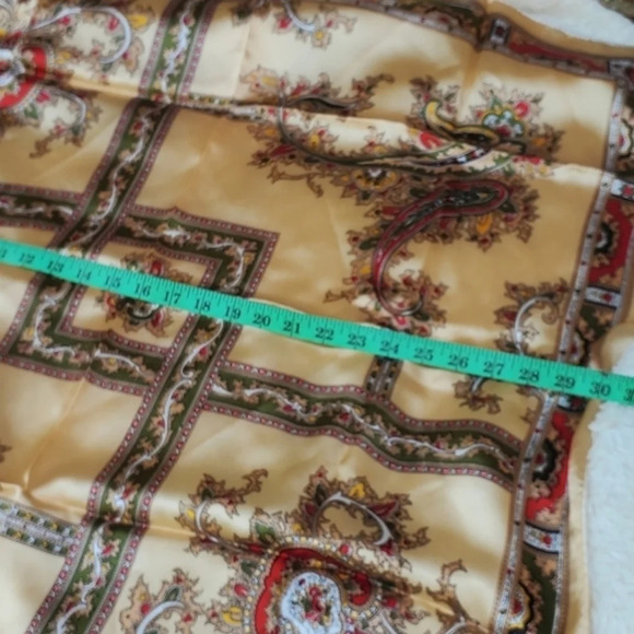 Vintage Golden Paisley scarf - Picture 3 of 8